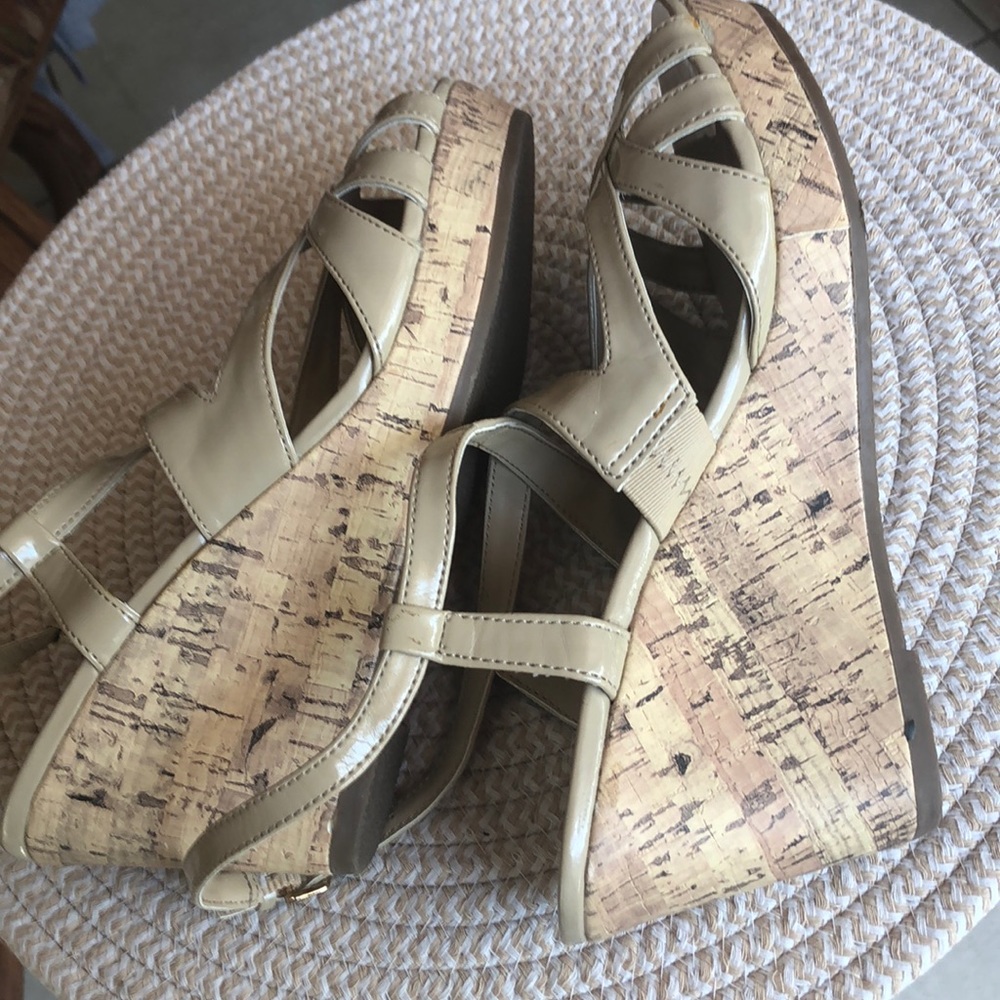 Kelly&Katie Sandals Brand new never worn